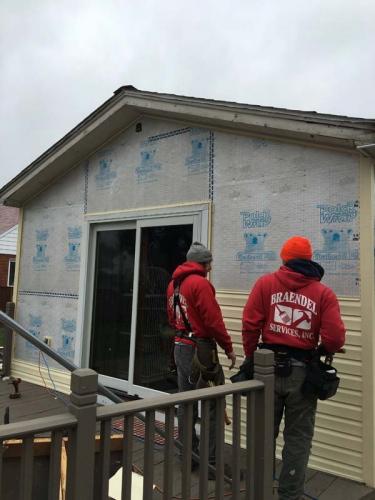 The Braendel crew getting to work on a siding project. Explore the gallery to see the finished product. 