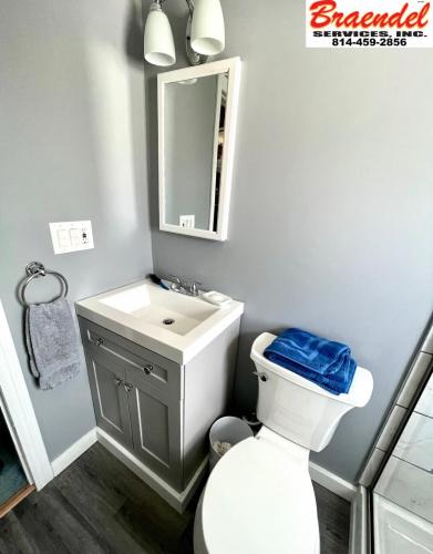 Small can still be wonderful when you add the perfect flooring, great fixtures, and new paint. Call Braendel today to discuss your custom bathroom.