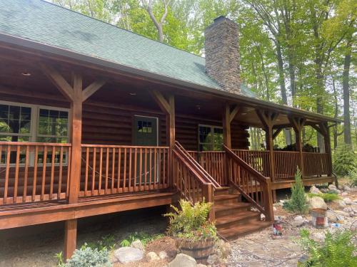 Exterior stain on this cabin will keep it in great shape
